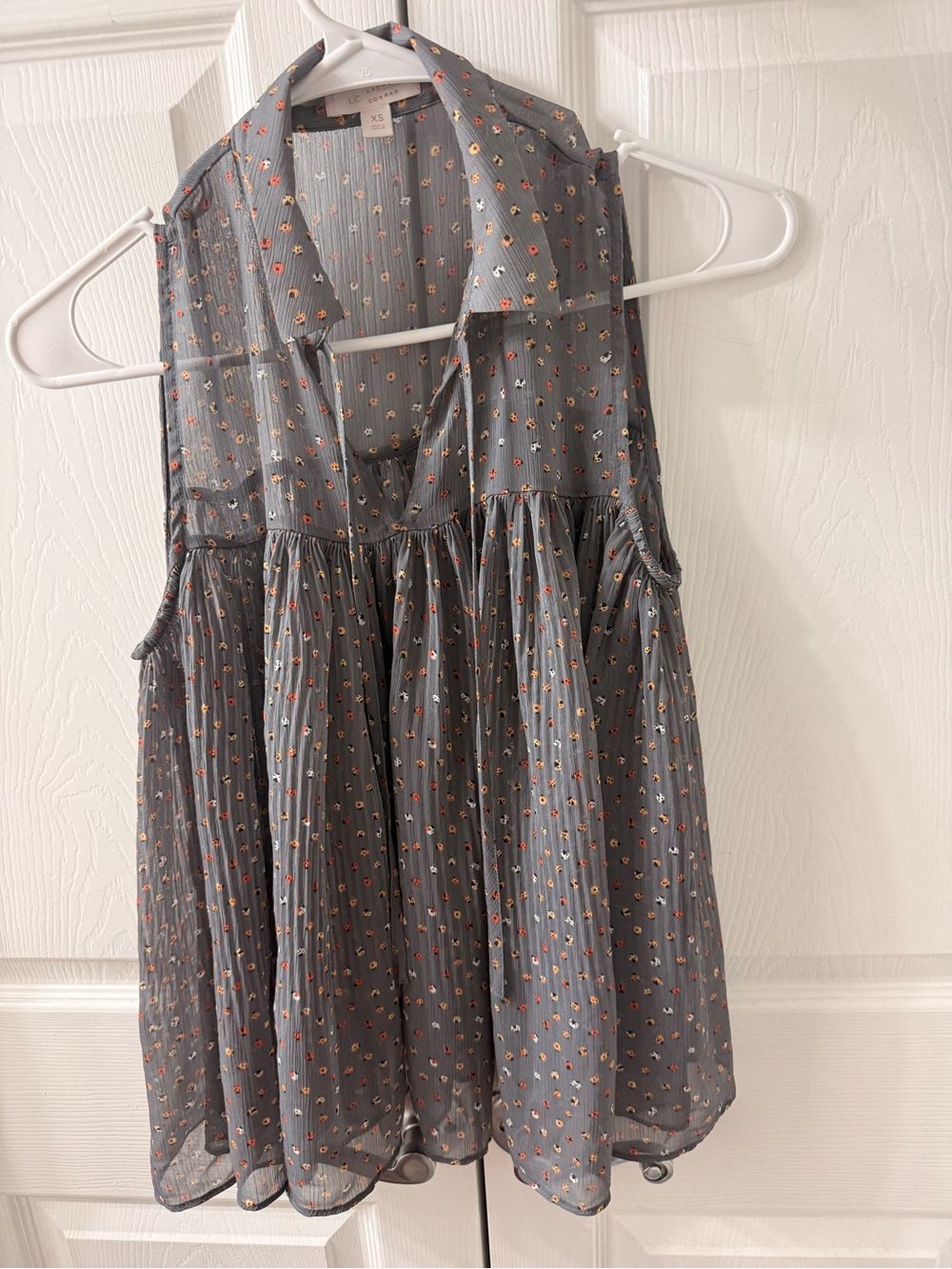 LC Lauren Conrad Gray Blue Floral Sleeveless Tiered Blouse